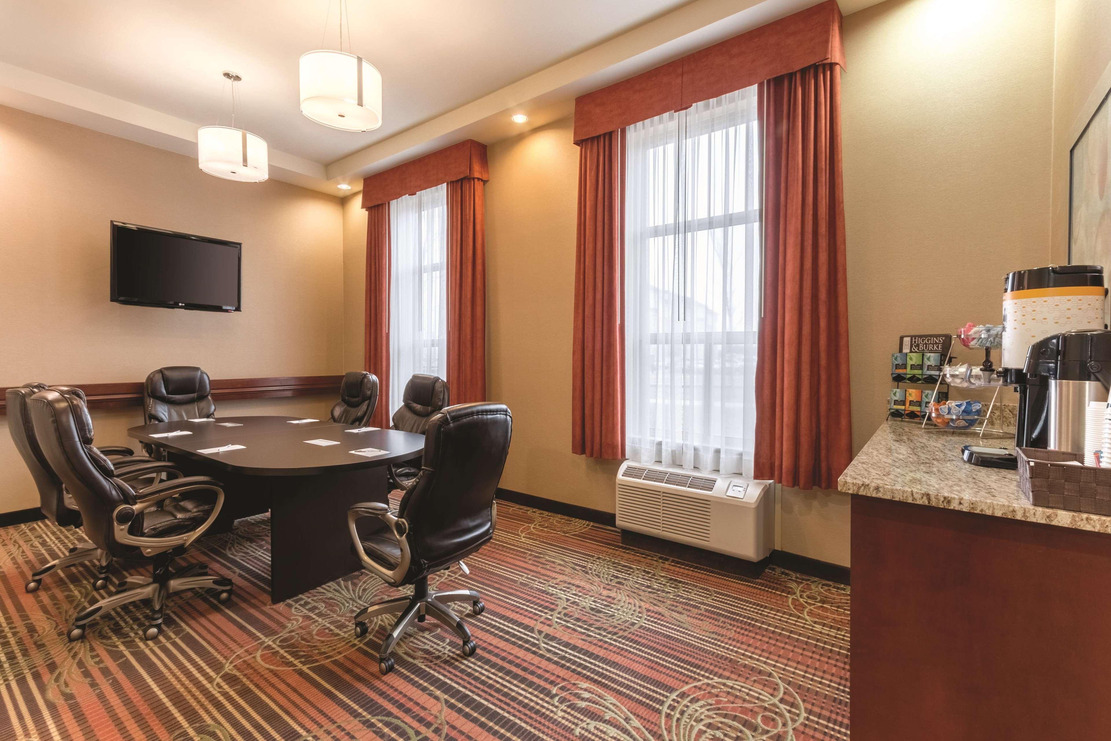 Hampton Inn By Hilton Edmonton South Exterior foto
